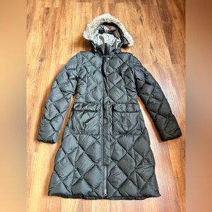 The North Face Women's Hooded Parka Size Small Puffer Jacket Black.